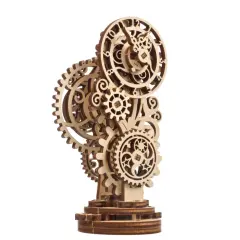 Drewniany zegar steampunk z widocznymi zębatkami i cyframi.