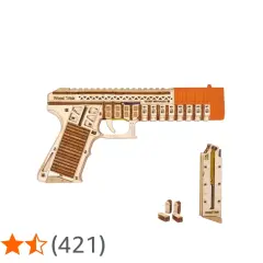 Drewniany pistolet Wood Trick z pomarańczową lufą i magazynkiem, gotowy do złożenia.