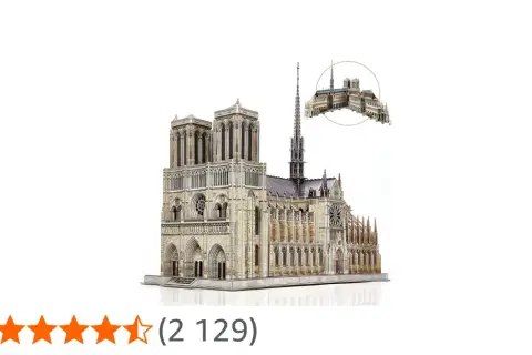 Model 3D katedry Notre Dame, wiernie odwzorowujący detale architektoniczne.