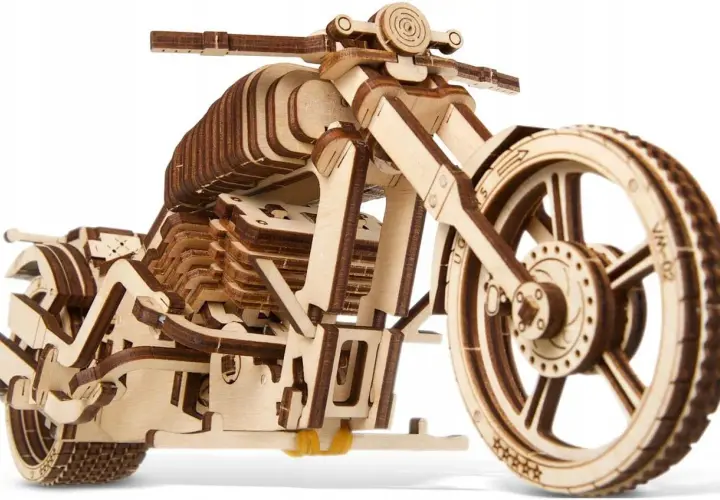Drewniany motocykl z detalami, jak prawdziwy. Zbuduj własne auto z drewna i poczuj się jak mechanik!