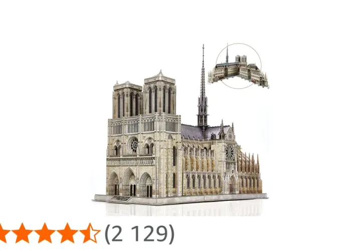 Model 3D katedry Notre Dame, wiernie odwzorowujący detale architektoniczne.