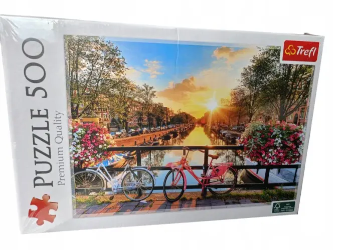 Puzzle 500 elementów z widokiem na kanał w Amsterdamie o zachodzie słońca, z rowerami i kwiatami.