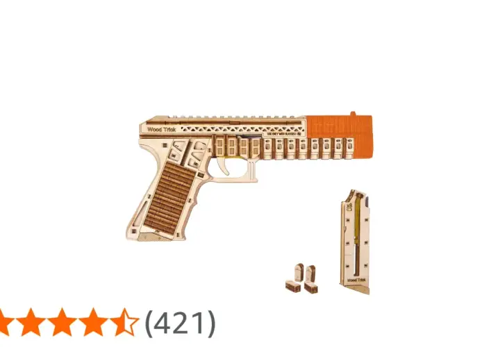 Drewniany pistolet Wood Trick z pomarańczową lufą i magazynkiem, gotowy do złożenia.