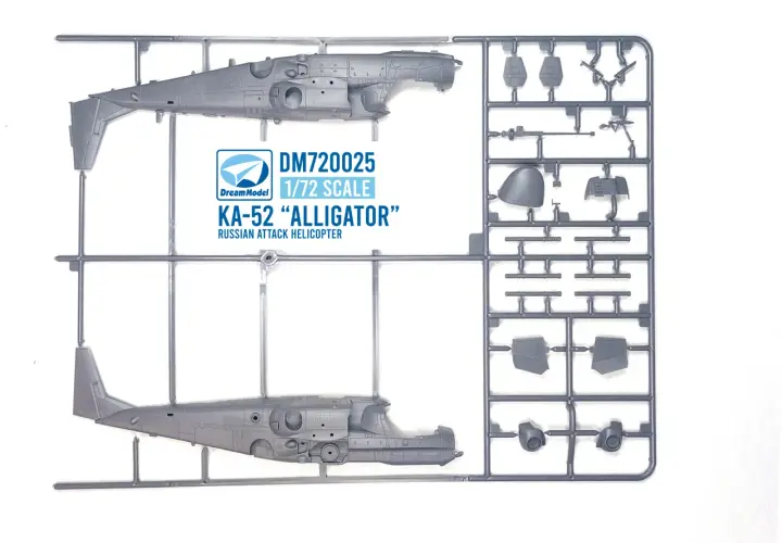 Model helikoptera szturmowego Kamov Ka-52 "Aligator" w skali 1:72 na ramkach.
