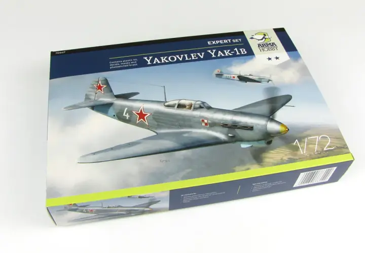 Model samolotu Yakovlev Yak-1B w skali 1/72. Zestaw zawiera plastikowy model, kalkomanie i elementy fototrawione.