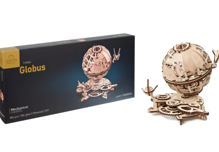 Drewniany puzzle 3d globus, model mechaniczny do samodzielnego złożenia. Zestaw zawiera 184 elementy.