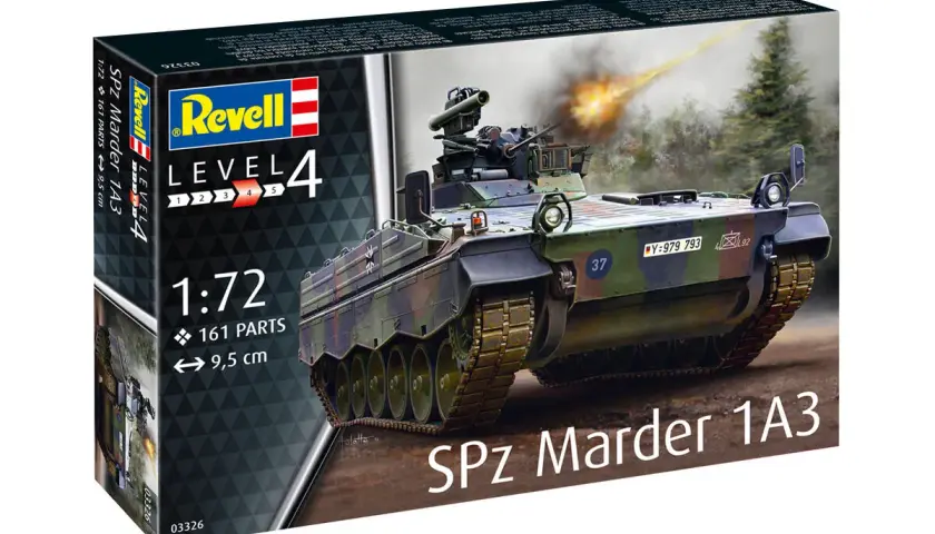 Model bojowego pojazdu opancerzonego SPz Marder 1A3 w skali 1:72, gotowy do akcji z płonącym pociskiem.