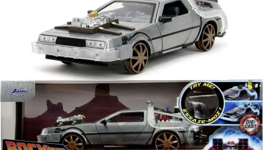 Model **delorean auto** z filmu "Powrót do przyszłości III", gotowy do podróży w czasie.