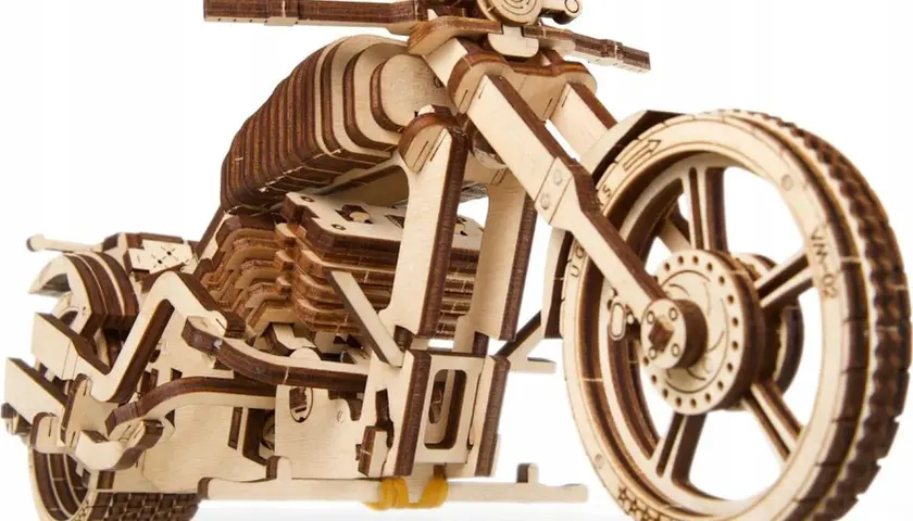 Drewniany motocykl z detalami, jak prawdziwy. Zbuduj własne auto z drewna i poczuj się jak mechanik!