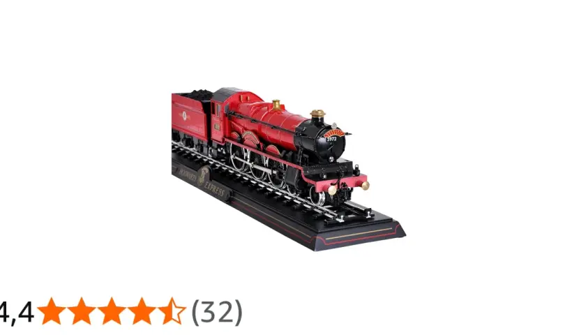 Model czerwonego pociągu Hogwarts Express na czarnym torowisku z napisem "HOGWARTS EXPRESS".