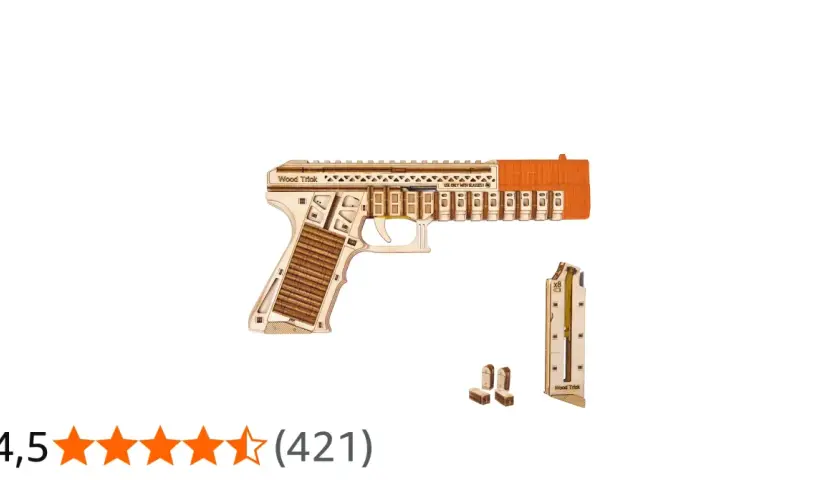 Drewniany pistolet Wood Trick z pomarańczową lufą i magazynkiem, gotowy do złożenia.