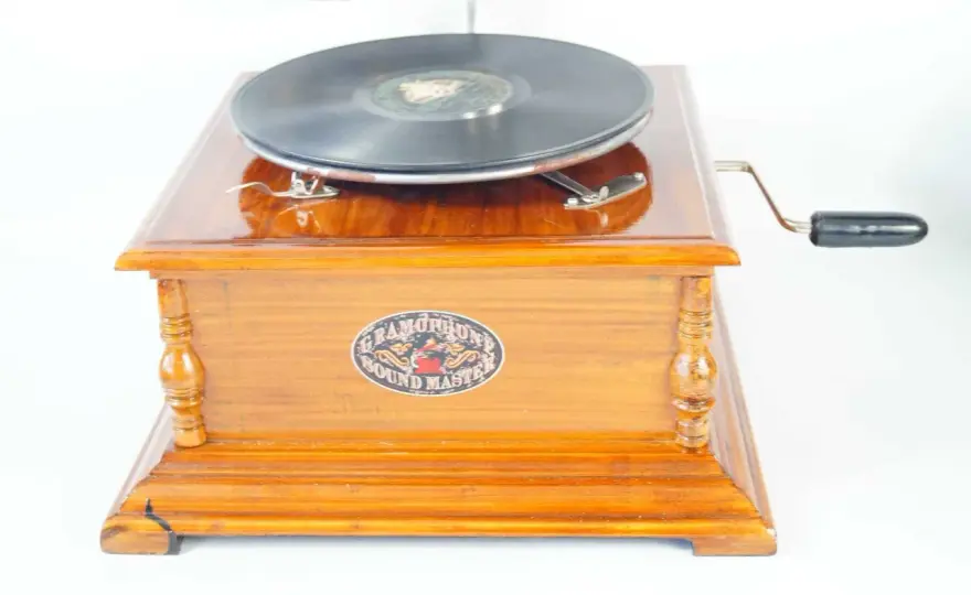 Gramofon drewniany do słuchania i budowy DIY