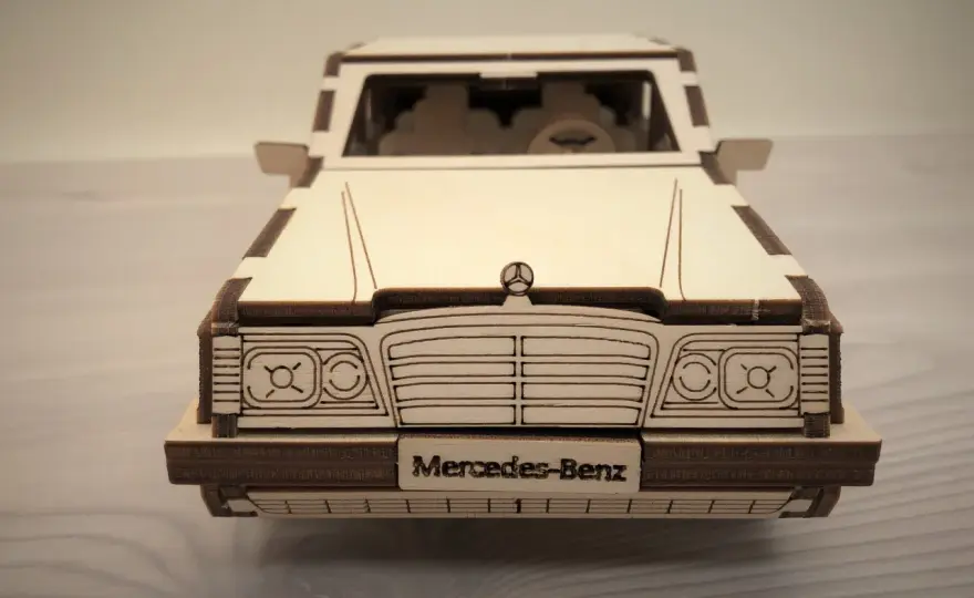 Puzzle z Mercedesem 2D czy model 3D? Jak wybrać zestaw