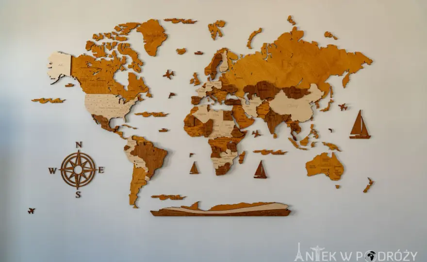 Drewniana mapa świata na ścianę - jak wybrać model?