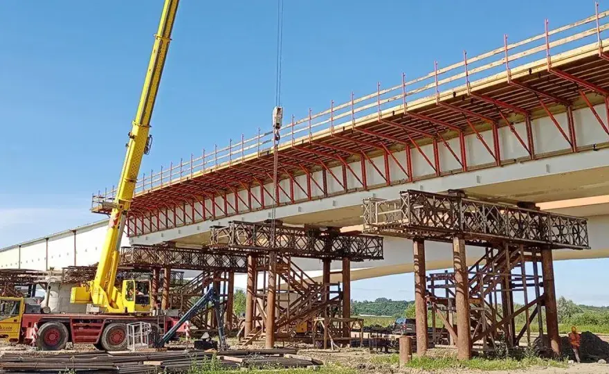 Jak zbudować stabilny model metalowego mostu?