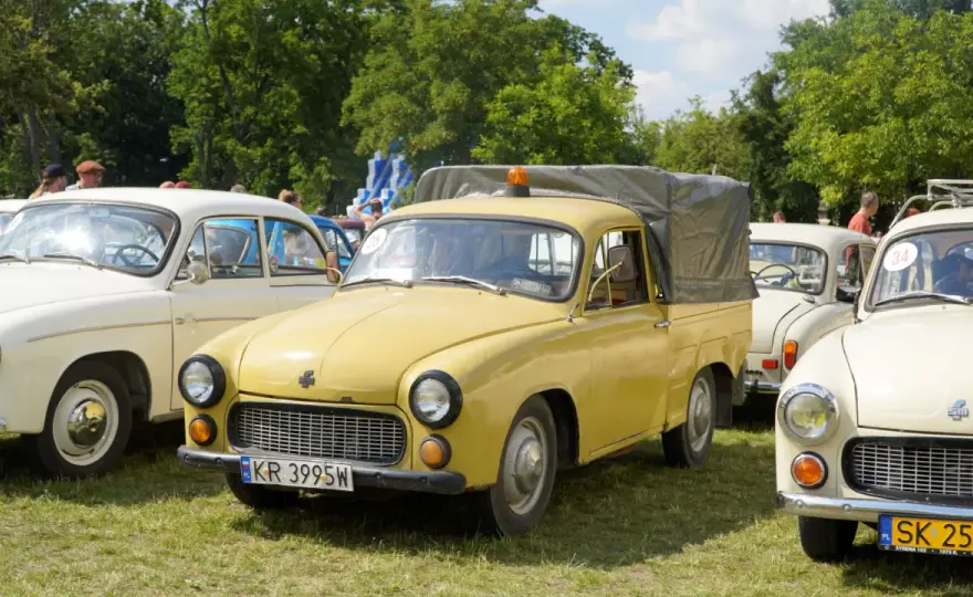 Syrena 100-105, R20 i Bosto - historia i różnice modeli