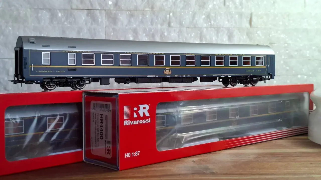 Model **przemyślanin wagony** Compagnia Internazionale Carrozza Letti, w skali H0 1:87.