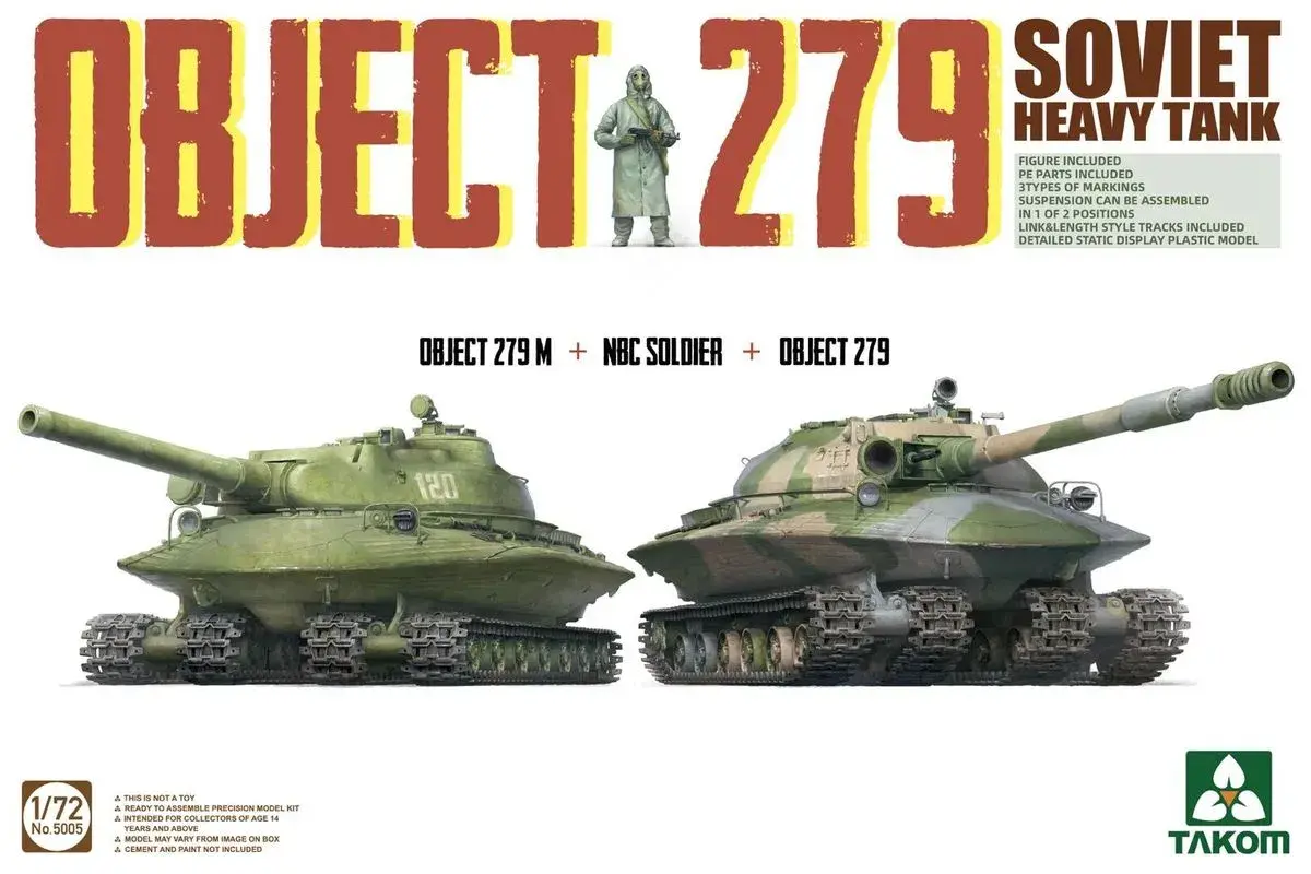 Dwa modele czołgu Object 279, jeden zielony z numerem 120, drugi w kamuflażu, obok żołnierza w kombinezonie NBC.