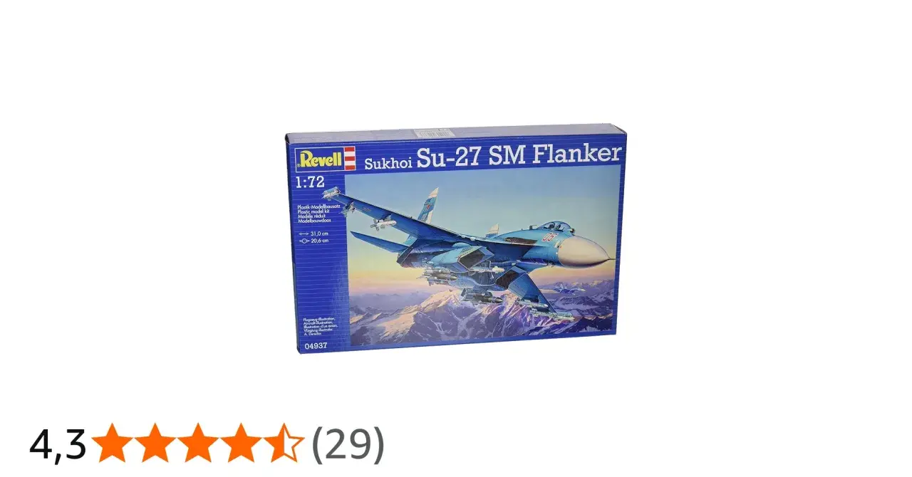 Model Revell Sukhoi Su-27 SM Flanker w skali 1:72, przedstawiający niebieski myśliwiec z uzbrojeniem na tle gór.