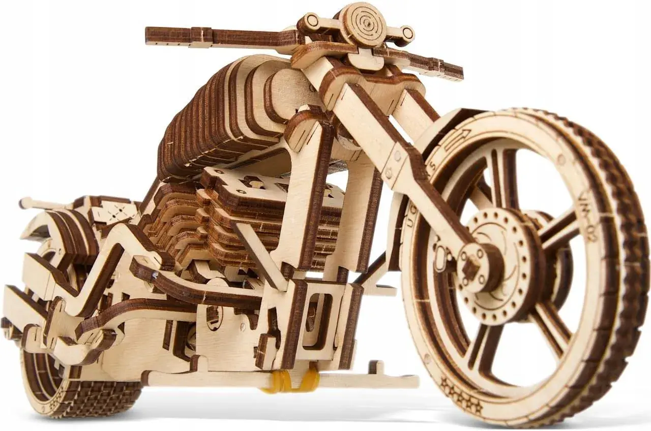 Drewniany motocykl z detalami, jak prawdziwy. Zbuduj własne auto z drewna i poczuj się jak mechanik!