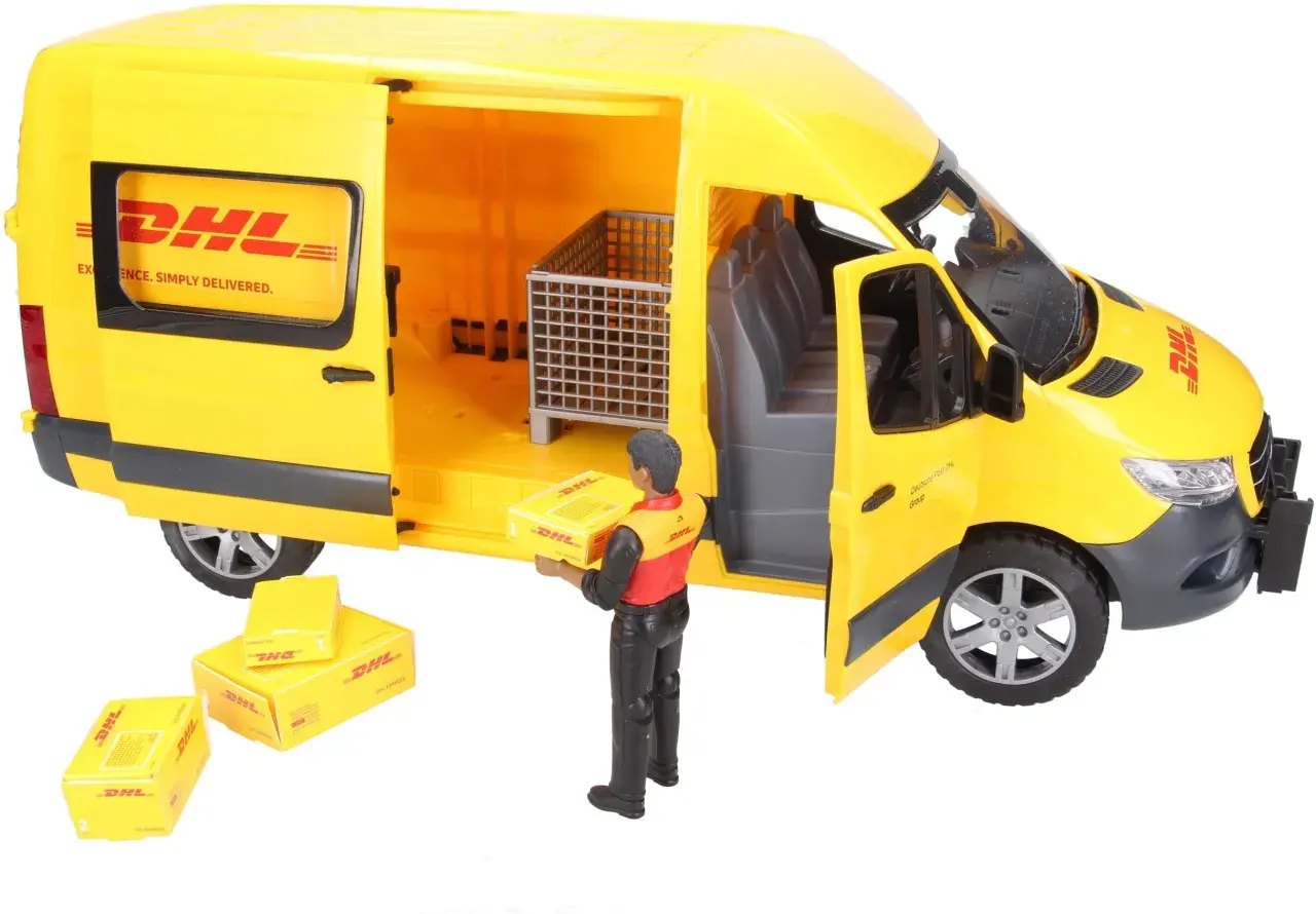 Żółty samochód dhl zabawka z kurierem i paczkami.